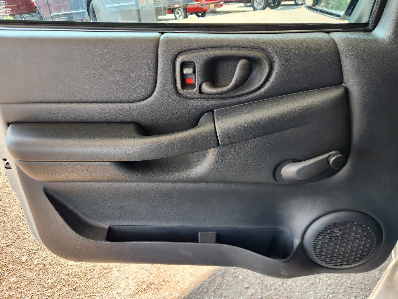 Used 2002 Chevrolet S10 Pickup 2WD Regular Cab image 10