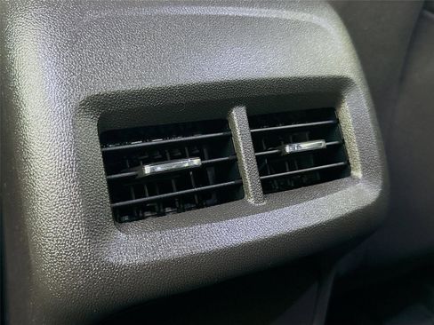 Used 2023 Chevrolet Equinox LT image 25