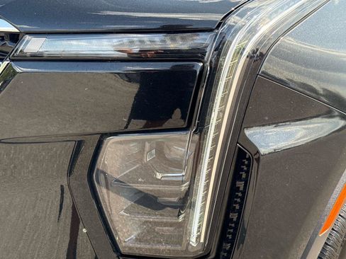 Used 2025 Cadillac XT4 Premium Luxury FWD image 10