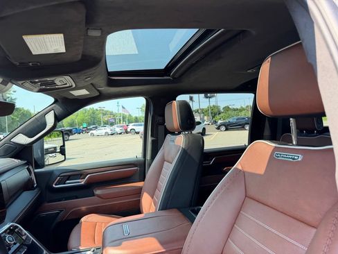 Used 2025 GMC Sierra 3500 Denali Ultimate AWD/4WD image 12