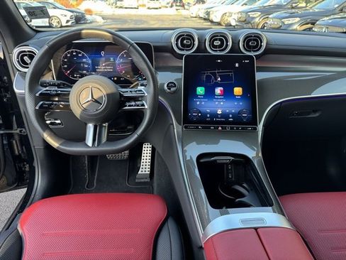 Used 2025 Mercedes-Benz GLC 300 4MATIC image 14