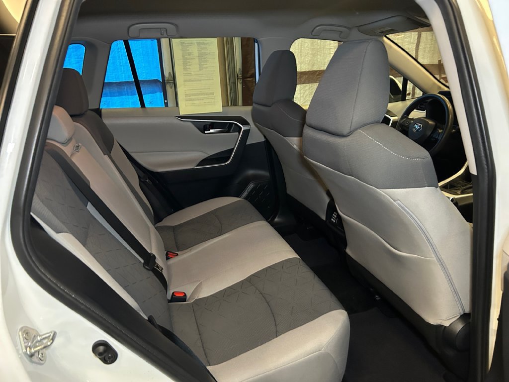 Used 2020 Toyota RAV4 XLE AWD/4WD image 17