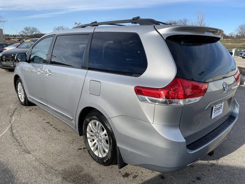 Used 2014 Toyota Sienna XLE image 7