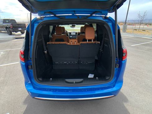 New 2026 Chrysler Pacifica Pinnacle image 24