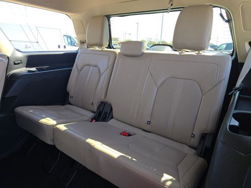 Used 2024 Ford Expedition Limited image 24
