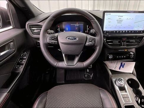 Used 2024 Ford Escape ST-Line w/ Tech Pack #1 AWD/4WD image 5