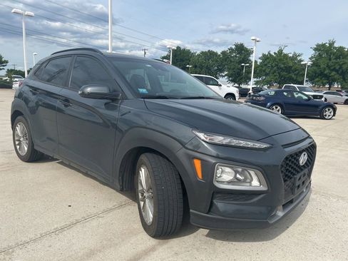 Used 2018 Hyundai Kona SEL w/ SEL Tech Package 02 FWD image 3