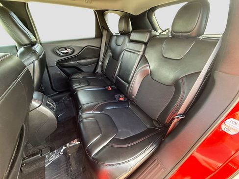 Used 2019 Jeep Cherokee Trailhawk image 20