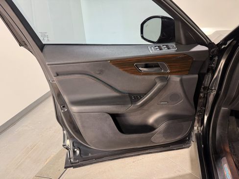 Used 2020 Jaguar F-PACE Prestige image 19