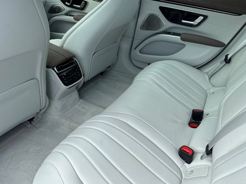 Used 2022 Mercedes-Benz EQS 450+ Sedan image 32