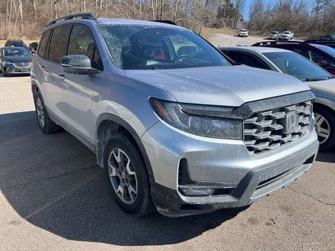 Used 2022 Honda Passport TrailSport image 2