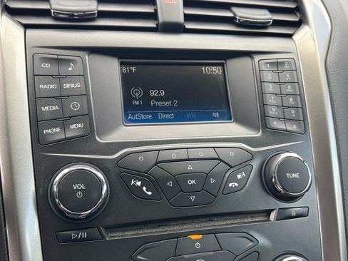 Used 2018 Ford Fusion SE FWD image 16