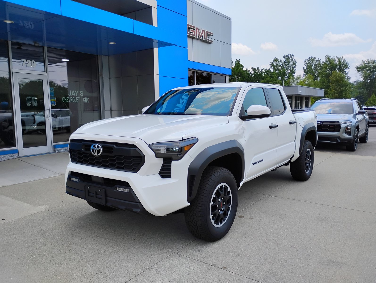 Used 2025 Toyota Tacoma TRD Off-Road AWD/4WD image 13