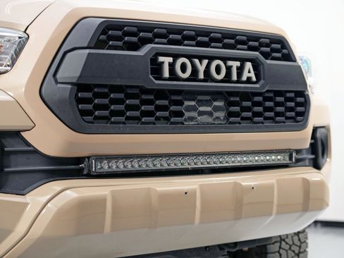 Used 2020 Toyota Tacoma TRD Sport image 47