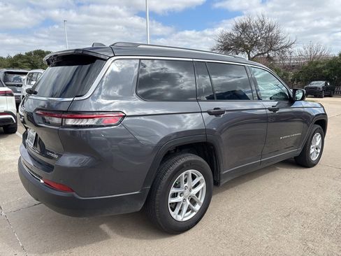 Used 2024 Jeep Grand Cherokee L Laredo image 2