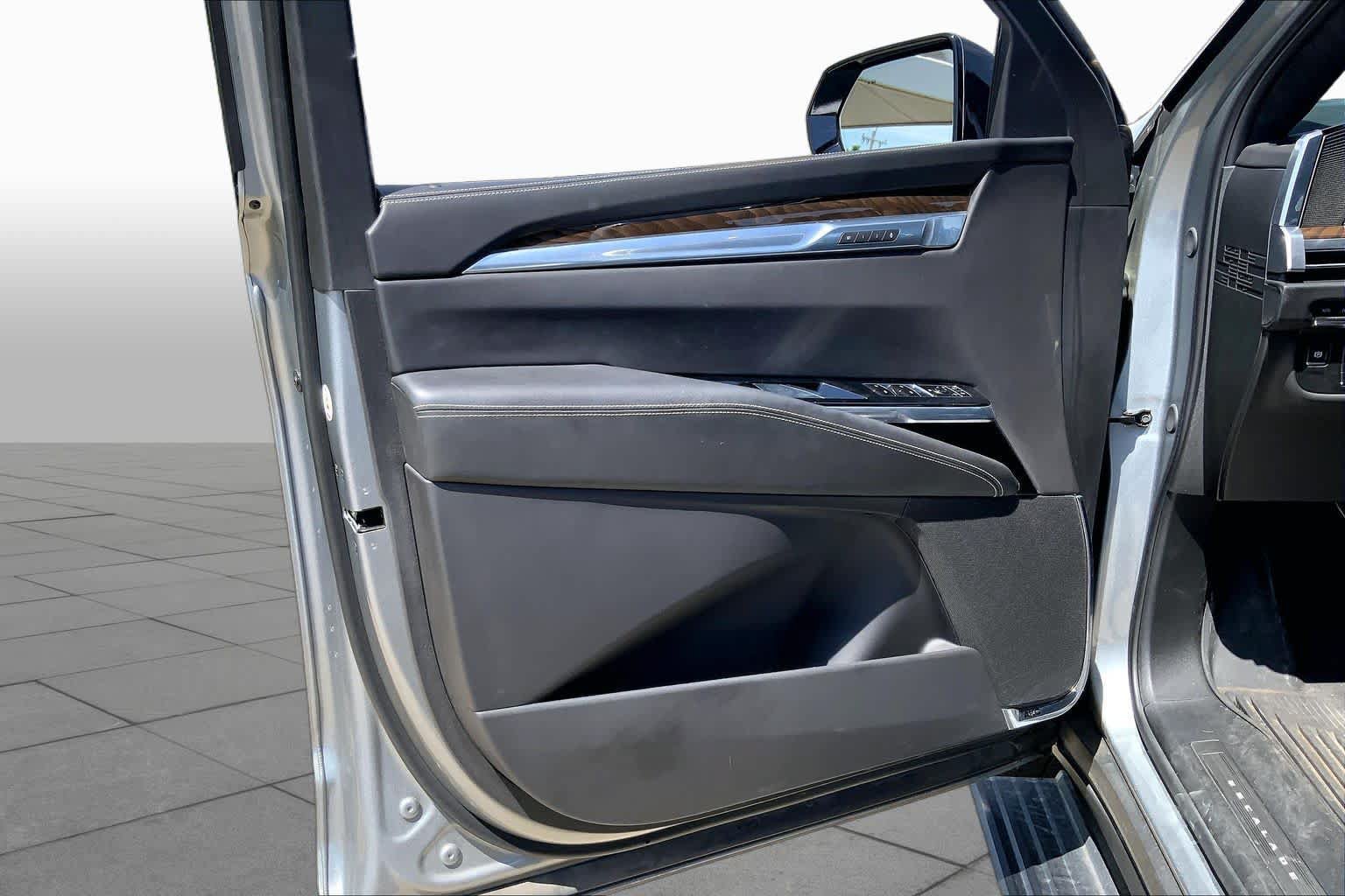 Used 2025 Cadillac Escalade Premium Luxury Platinum w/ LPO, Floor Liner Package AWD/4WD image 20