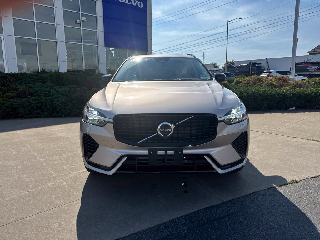 Used 2025 Volvo XC60 T8 Ultra w/ Protection Package Premier AWD/4WD image 2