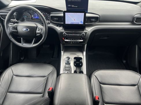 Certified 2020 Ford Explorer XLT w/ Equipment Group 202A image 5