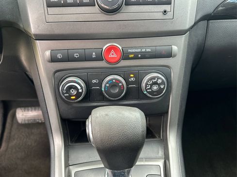 Used 2014 Chevrolet Captiva Sport LT FWD image 24