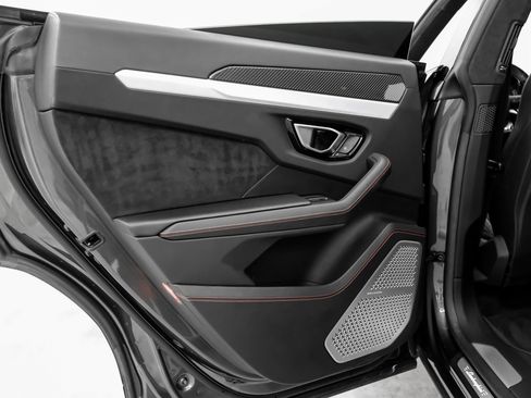 Used 2020 Lamborghini Urus image 56