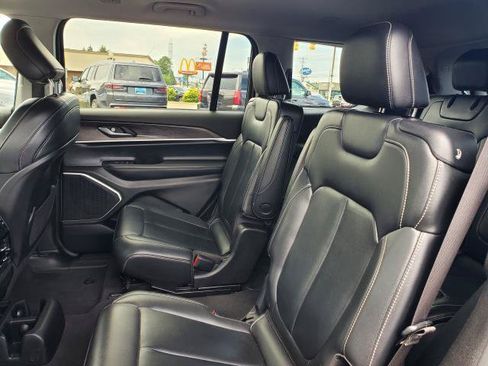 Used 2022 Jeep Grand Cherokee L Limited AWD/4WD image 24