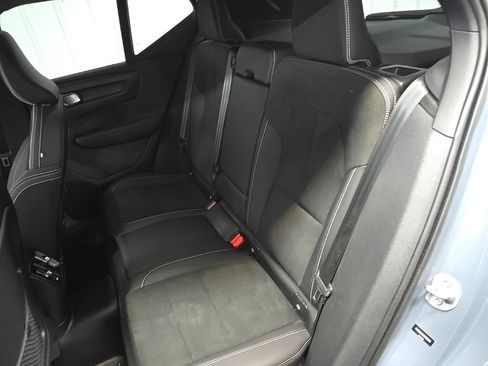 Used 2022 Volvo XC40 P8 Recharge Plus image 34