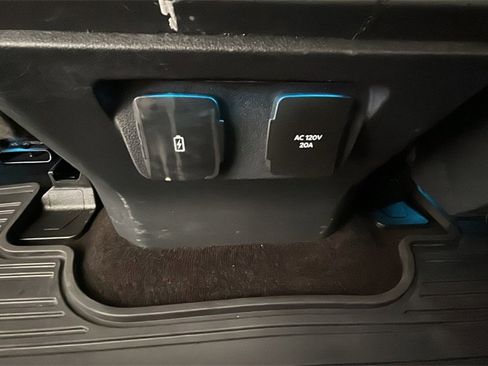 Used 2021 Ford F150 Lariat w/ Equipment Group 502A High image 33