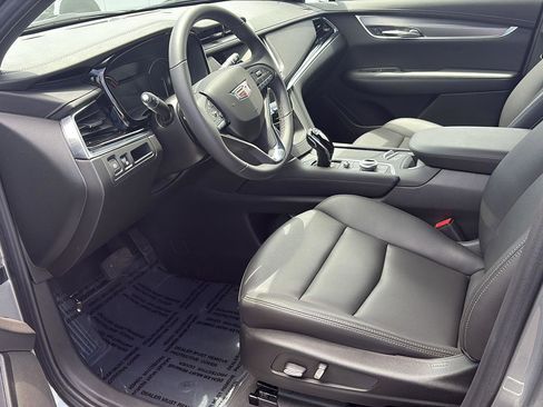 New 2025 Cadillac XT6 Luxury image 36