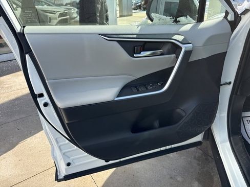 Used 2024 Toyota RAV4 XLE image 21