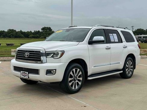 Used 2018 Toyota Sequoia Limited w/ Safety & Convenience Package RWD image 7