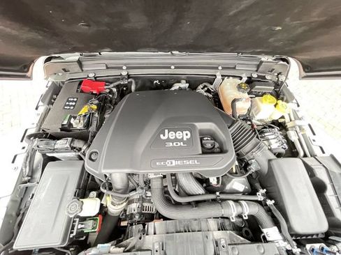 Used 2022 Jeep Gladiator Overland w/ Popular Equipment Package AWD/4WD image 25
