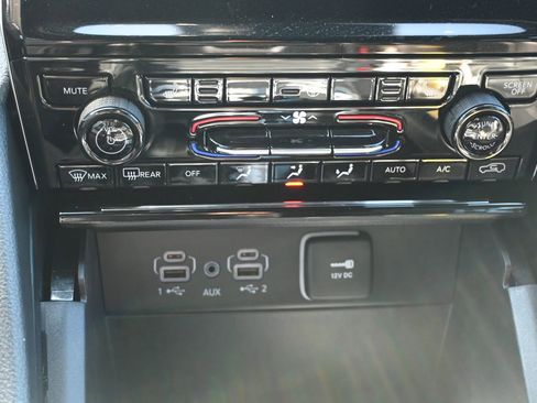 New 2025 Jeep Grand Cherokee L Limited w/ Black Appearance Package image 16