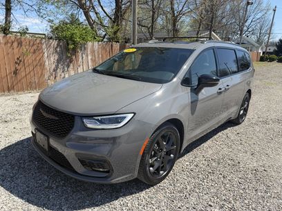 Used 2025 Chrysler Pacifica Limited