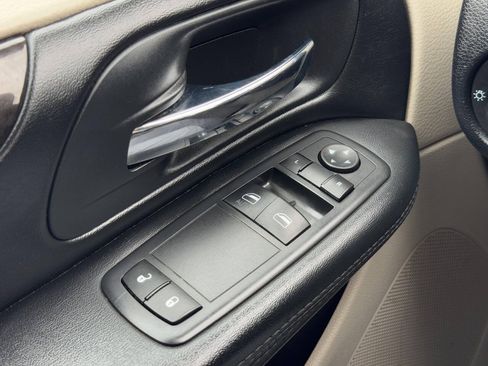 Used 2017 Dodge Grand Caravan SE FWD image 26