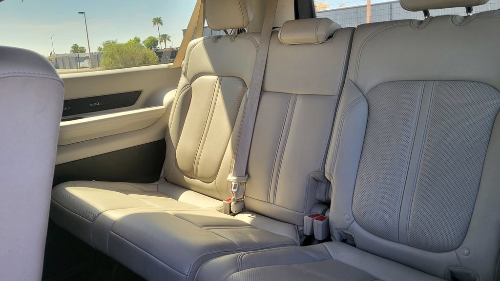 Used 2024 Jeep Wagoneer L Series II w/ Flexible Seating Group RWD image 30