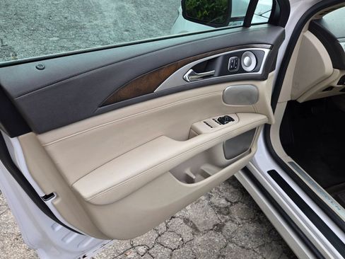 Used 2017 Lincoln MKZ Reserve w/ Luxury Package FWD image 8