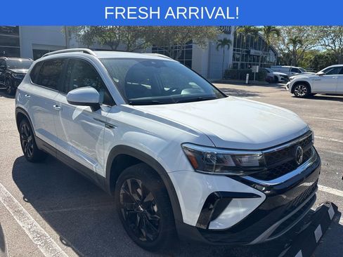 Certified 2023 Volkswagen Taos SE w/ Black Wheel Package image 1