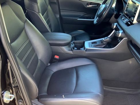 Used 2020 Toyota RAV4 XLE Premium AWD/4WD image 9