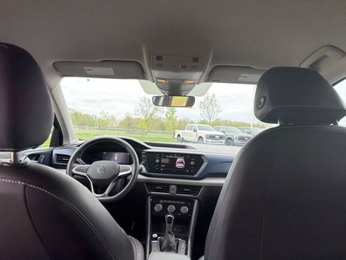 Used 2023 Volkswagen Taos SE w/ Black Wheel Package image 17