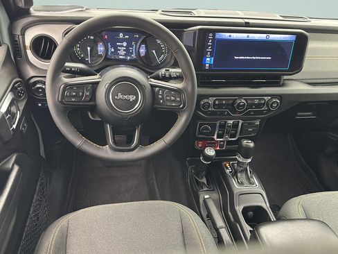 Used 2024 Jeep Wrangler Unlimited AWD/4WD image 10