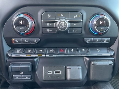 Used 2020 Chevrolet Silverado 2500 LTZ w/ LTZ Premium Package image 27