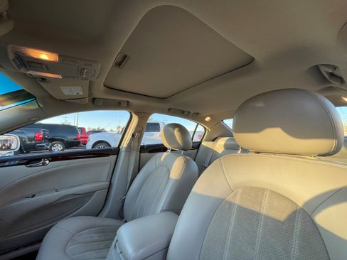 Used 2011 Buick Lucerne Super image 18