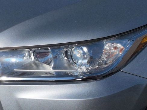 Used 2017 Toyota Highlander XLE image 9