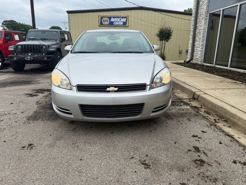 Used 2008 Chevrolet Impala LT FWD image 3