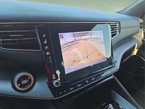 Used 2025 Jeep Wagoneer 4WD image 17