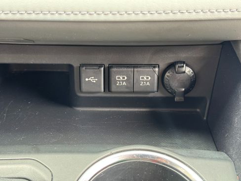 Used 2021 Toyota Highlander LE AWD/4WD image 26