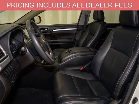 Used 2016 Toyota Highlander XLE FWD image 13