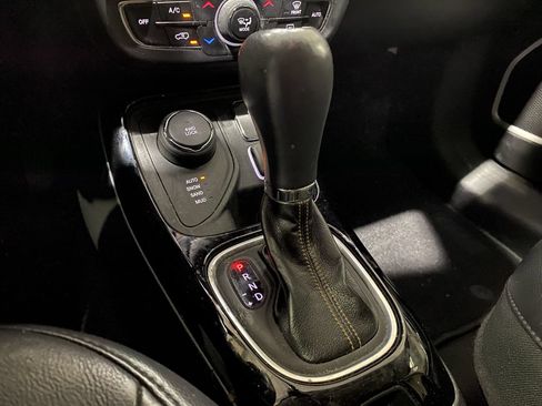 Used 2018 Jeep Compass Limited w/ Navigation Group AWD/4WD image 8