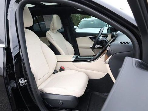 Used 2024 Mercedes-Benz GLC 300 4MATIC image 27