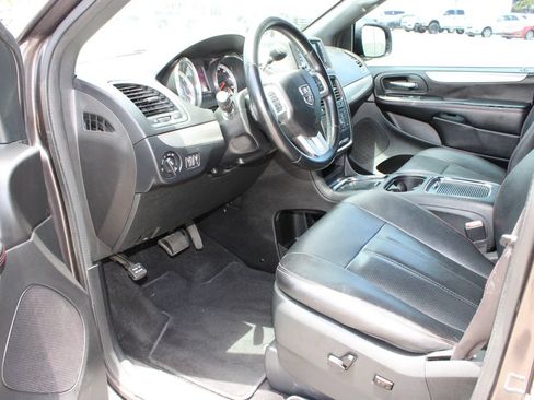 Used 2019 Dodge Grand Caravan GT FWD image 12